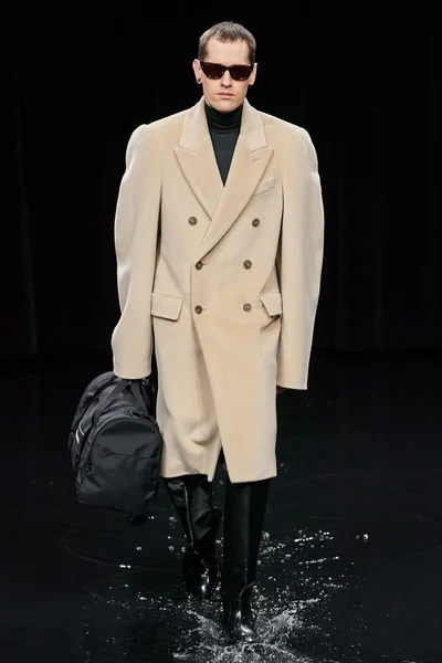 Look 60